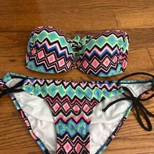 VENUS Multicolor Aztec Bikini B/8 new no tags